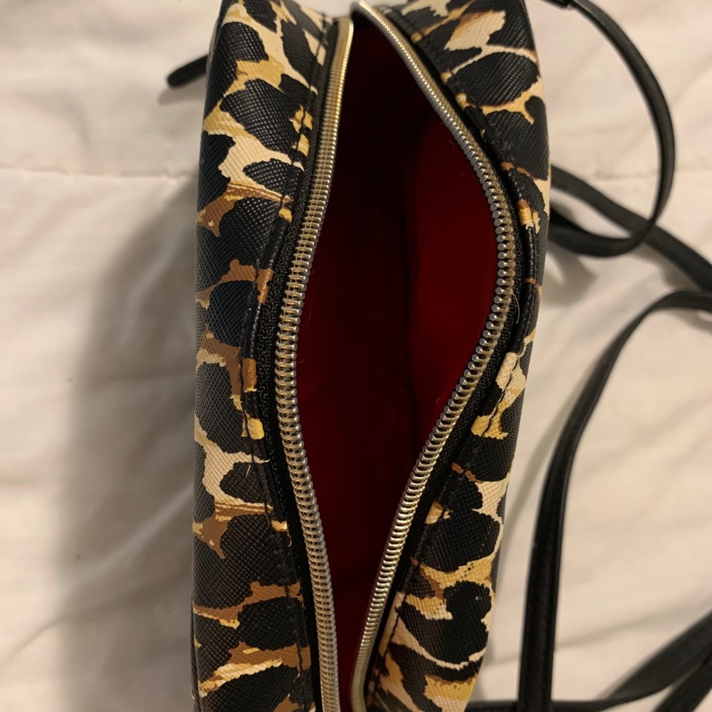 Victoria’s Secret Cheetah leopard Crossbody bag - Picture 2 of 4